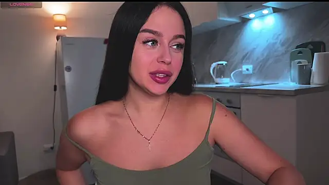 Megan Nilson online show from 17, 12, 2024