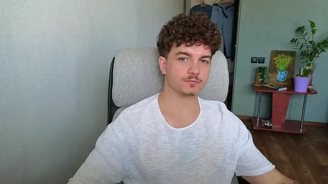 Snapshot of Remy_Miles chatting on 21, 7, 2026 Remy Miles online show from 21, 7, 2026