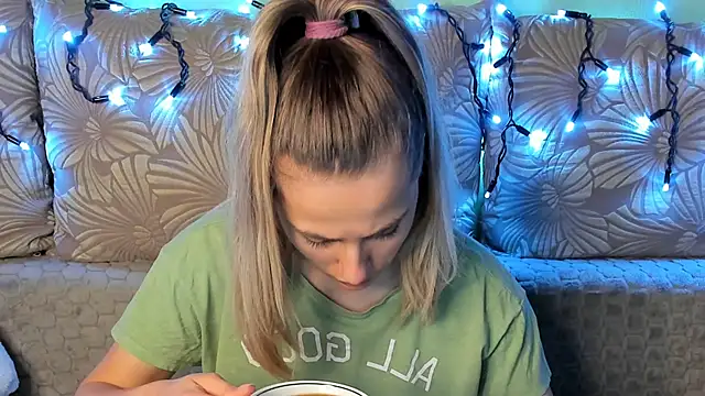 MaggieCake online show from 14, 12, 2025