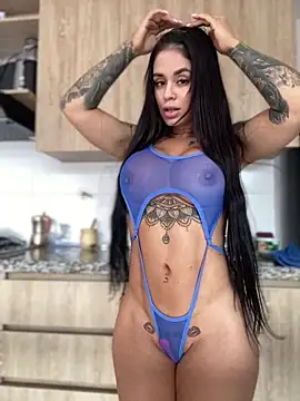 LaraHenao online show from 12, 11, 2025