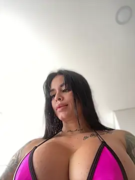 LaraHenao online show from 4, 2, 2026