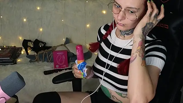 Snapshot of Ginger_Stay chatting on 2, 10, 2025 Ginger Stay online show from 2, 10, 2025