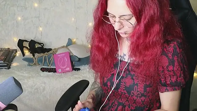 Snapshot of Ginger_Stay chatting on 4, 10, 2025 Ginger Stay online show from 4, 10, 2025