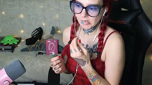 Snapshot of Ginger_Stay chatting on 23, 10, 2025 Ginger Stay online show from 23, 10, 2025