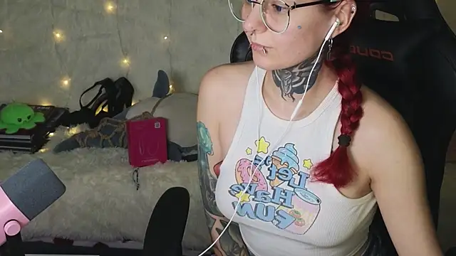 Snapshot of Ginger_Stay chatting on 5, 11, 2025 Ginger Stay online show from 5, 11, 2025