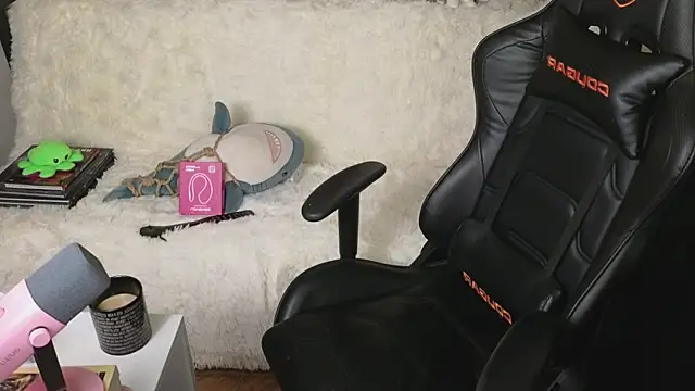 Snapshot of Ginger_Stay chatting on 15, 11, 2025 Ginger Stay online show from 15, 11, 2025