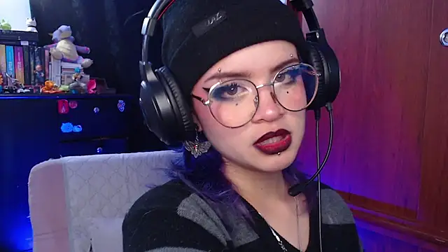 Snapshot of Raventh_ chatting on 4, 10, 2025 Raventh online show from 4, 10, 2025