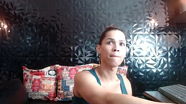 Snapshot of PINK__LOLA1 chatting on 5, 12, 2024 PINK LOLA1 online show from 5, 12, 2024