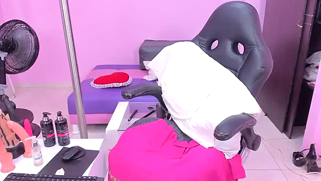 MATURE WHOR33 online show from 9, 2, 2025