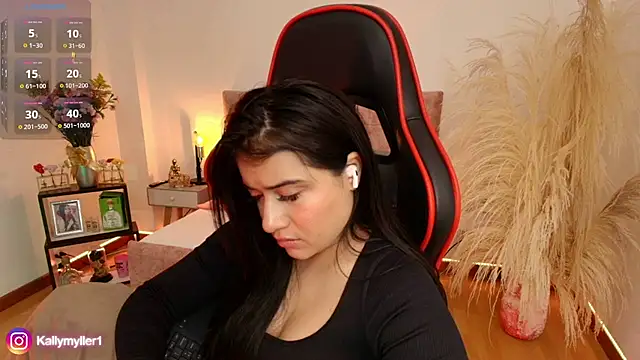 Snapshot of KallyMyller1 chatting on 14, 12, 2024 KallyMyller1 online show from 14, 12, 2024