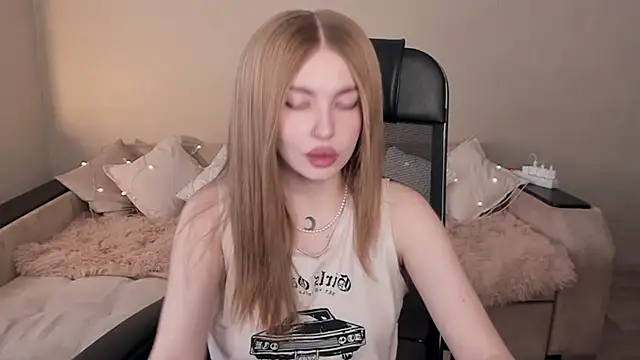 Snapshot of ViolettaLopez chatting on 7, 2, 2025 ViolettaLopez online show from 7, 2, 2025