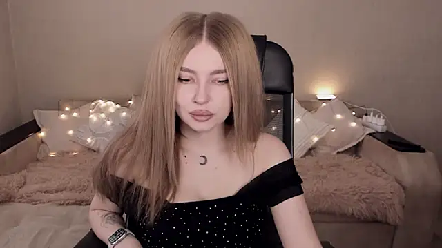 Snapshot of ViolettaLopez chatting on 15, 2, 2025 ViolettaLopez online show from 15, 2, 2025