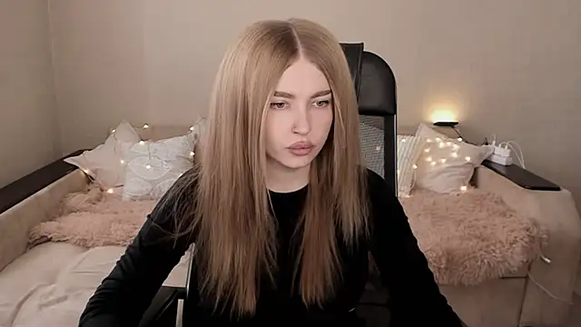 Snapshot of ViolettaLopez chatting on 16, 2, 2025 ViolettaLopez online show from 16, 2, 2025