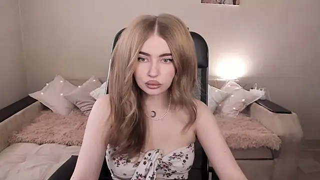 Snapshot of ViolettaLopez chatting on 23, 2, 2025 ViolettaLopez online show from 23, 2, 2025