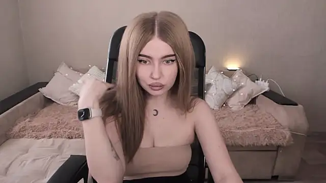 Snapshot of ViolettaLopez chatting on 24, 2, 2025 ViolettaLopez online show from 24, 2, 2025