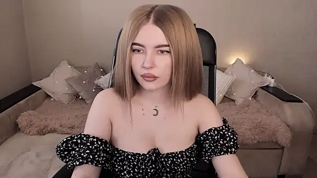 Snapshot of ViolettaLopez chatting on 10, 3, 2025 ViolettaLopez online show from 10, 3, 2025