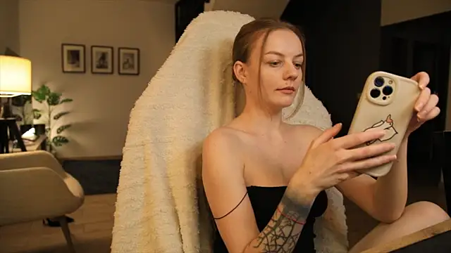 Snapshot of LadyInBad chatting on 11, 2, 2025 LadyInBad online show from 11, 2, 2025