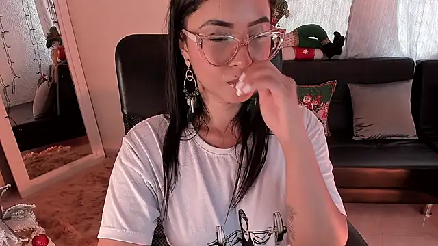 Snapshot of PaulinaBelushi chatting on 13, 12, 2024 PaulinaBelushi online show from 13, 12, 2024