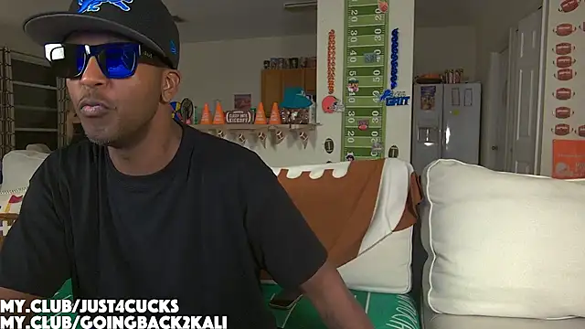 Snapshot of boomboomr00m chatting on 21, 10, 2025 boomboomr00m online show from 21, 10, 2025