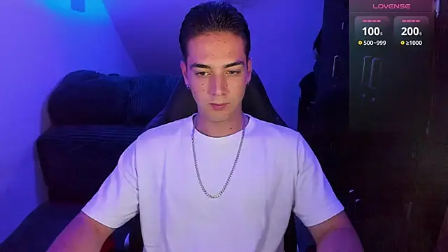 Snapshot of Alex_smith00 chatting on 21, 12, 2024 Alex smith00 online show from 21, 12, 2024