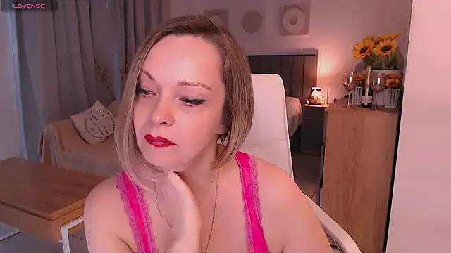 Snapshot of Tilly_Eliot chatting on 25, 7, 2026 Tilly Eliot online show from 25, 7, 2026