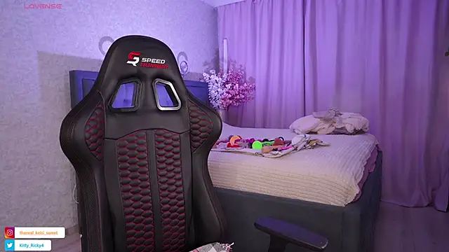 Snapshot of Kitty_Ricky chatting on 22, 11, 2025 Kitty Ricky online show from 22, 11, 2025