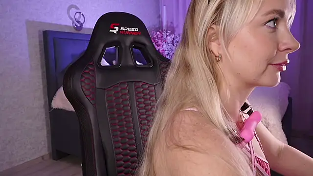 Snapshot of Kitty_Ricky chatting on 1, 12, 2025 Kitty Ricky online show from 1, 12, 2025