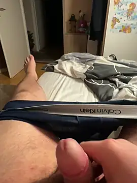 Snapshot of Tomi2244 chatting on 1, 2, 2026 Tomi2244 online show from 1, 2, 2026