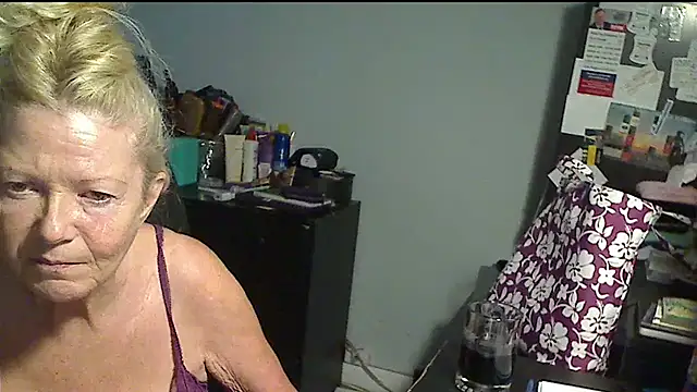 Snapshot of XTRAHORNYONE chatting on 10, 9, 2025 XTRAHORNYONE online show from 10, 9, 2025