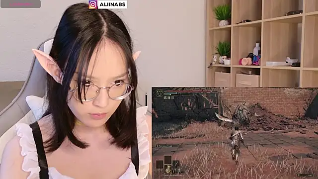 Snapshot of aliiiiiina chatting on 8, 1, 2025 aliiiiiina online show from 8, 1, 2025