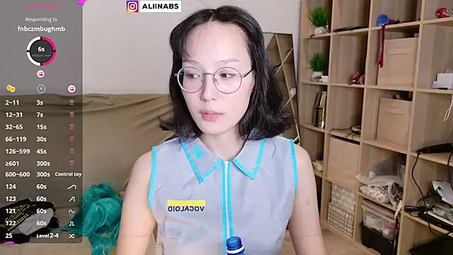 Snapshot of aliiiiiina chatting on 7, 3, 2025 aliiiiiina online show from 7, 3, 2025