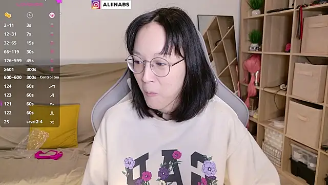 Snapshot of aliiiiiina chatting on 20, 3, 2025 aliiiiiina online show from 20, 3, 2025