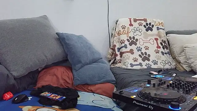 Snapshot of pyrowuff chatting on 10, 9, 2025 pyrowuff online show from 10, 9, 2025