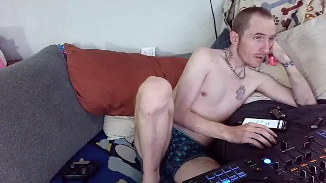 Snapshot of pyrowuff chatting on 22, 9, 2025 pyrowuff online show from 22, 9, 2025