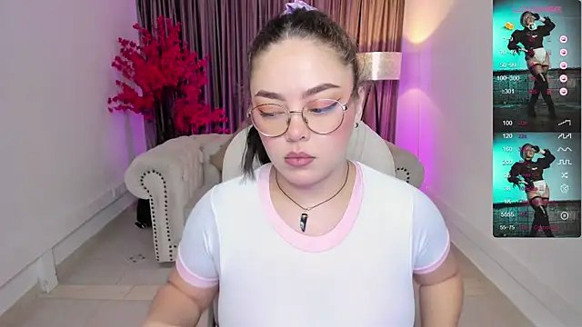 Snapshot of emmy_walker chatting on 5, 2, 2025 emmy walker online show from 5, 2, 2025
