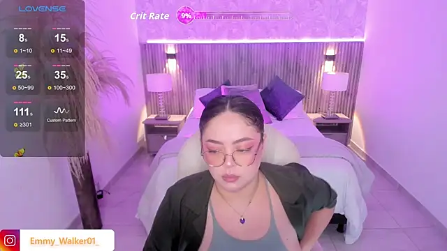 Snapshot of emmy_walker chatting on 17, 10, 2025 emmy walker online show from 17, 10, 2025