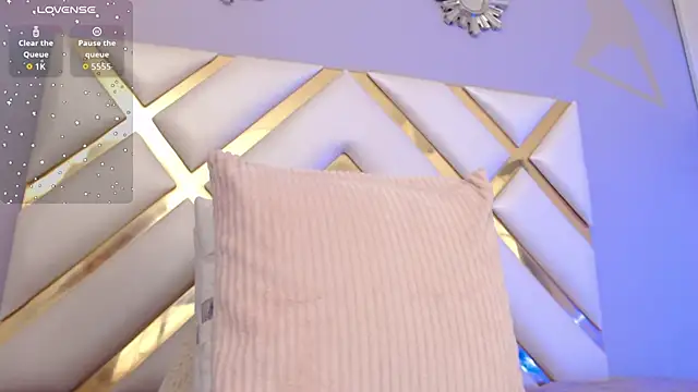 Snapshot of BeckyAnders chatting on 20, 11, 2025 BeckyAnders online show from 20, 11, 2025