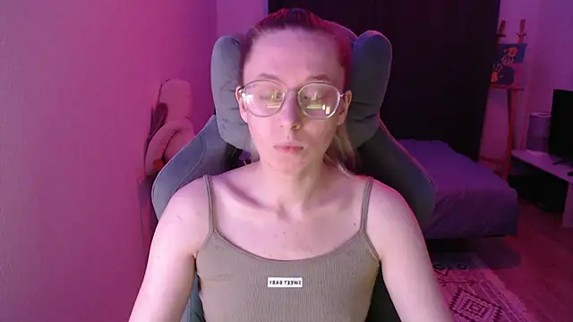 Snapshot of AnabelFrel chatting on 2, 10, 2025 AnabelFrel online show from 2, 10, 2025