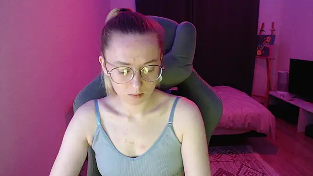 Snapshot of AnabelFrel chatting on 4, 12, 2025 AnabelFrel online show from 4, 12, 2025