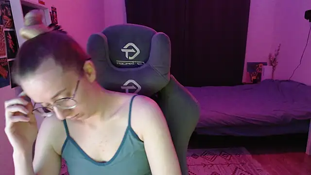 Snapshot of AnabelFrel chatting on 12, 4, 2026 AnabelFrel online show from 12, 4, 2026