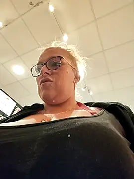 Snapshot of winniess40 chatting on 11, 2, 2025 winniess40 online show from 11, 2, 2025