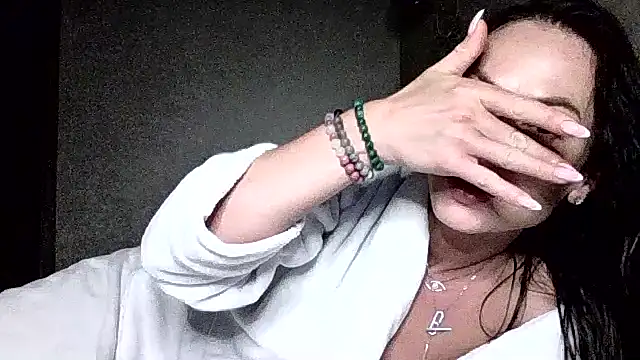 Snapshot of JulianaGold1 chatting on 2, 7, 2026 JulianaGold1 online show from 2, 7, 2026