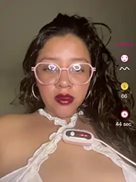 Snapshot of Vivi_Kvsh chatting on 2, 6, 2026 Vivi Kvsh online show from 2, 6, 2026