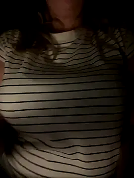 Snapshot of CravingControl chatting on 31, 10, 2025 CravingControl online show from 31, 10, 2025