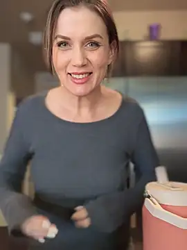 MaiseKnox online show from 5, 1, 2025