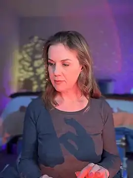 MaiseKnox online show from 11, 2, 2025