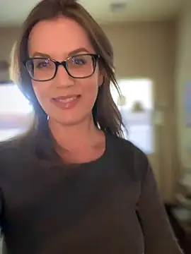 MaiseKnox online show from 12, 9, 2025