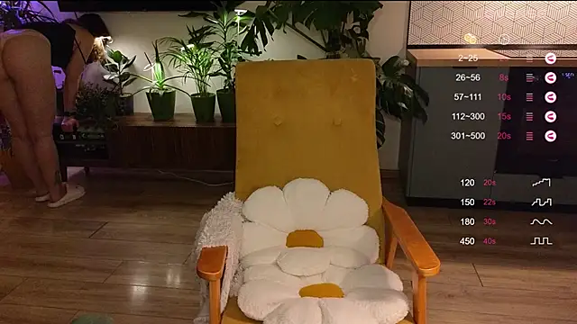 Snapshot of AliceKingsleigh chatting on 12, 2, 2025 AliceKingsleigh online show from 12, 2, 2025