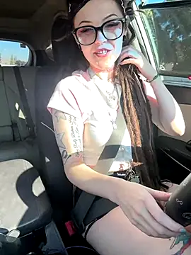 Snapshot of BlaizeyBBy chatting on 23, 10, 2025 BlaizeyBBy online show from 23, 10, 2025