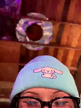 Snapshot of BlaizeyBBy chatting on 26, 10, 2025 BlaizeyBBy online show from 26, 10, 2025